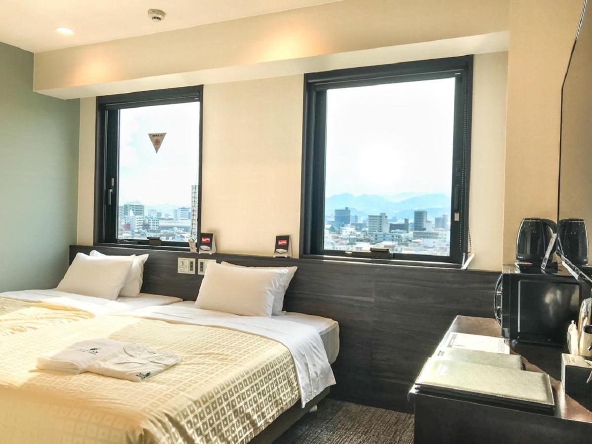Hotel Livemax Hiroshima Funairimachi Riverside Bagian luar foto